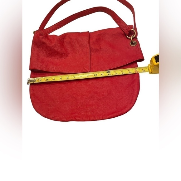Red Leather Slouchy Shoulder Bag Purse w/Flap Closure Brass Hardware Vintage - Picture 12 of 14